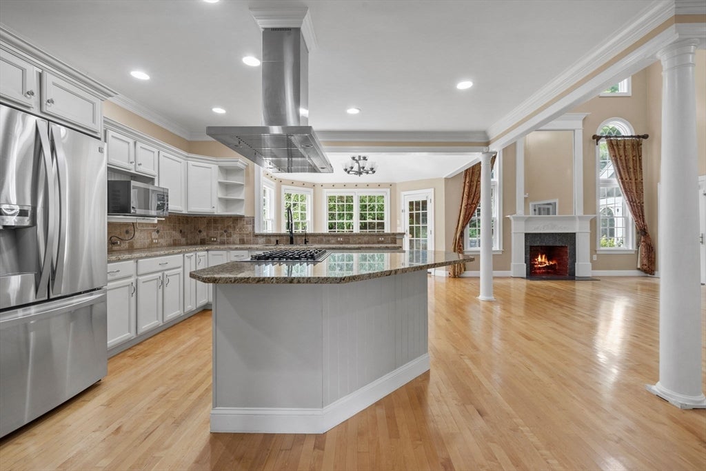 Shrewsbury, Massachusetts, 01545, United States, 6 Bedrooms Bedrooms, ,5 BathroomsBathrooms,Residential,Active,1904160