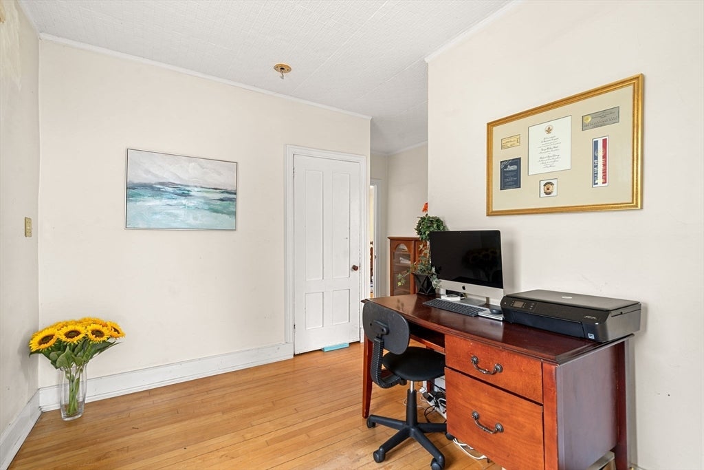 Newburyport, Massachusetts, 01950, United States, 3 Bedrooms Bedrooms, ,2 BathroomsBathrooms,Residential,Active,1922344