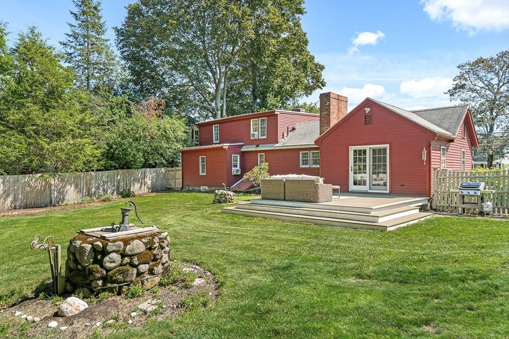 Beverly, Massachusetts, 01915, United States, 3 Bedrooms Bedrooms, ,2 BathroomsBathrooms,Residential,Active,1936404