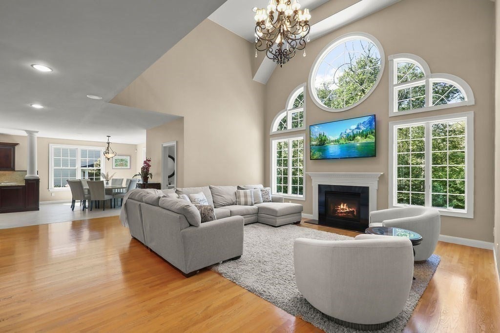 North Attleboro, Massachusetts, 02760, United States, 5 Bedrooms Bedrooms, ,6 BathroomsBathrooms,Residential,Active,1934825