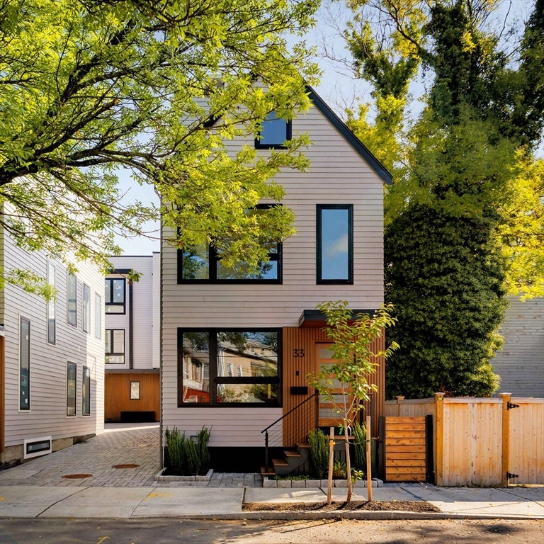 Cambridge, Massachusetts, 02141, United States, 5 Bedrooms Bedrooms, ,5 BathroomsBathrooms,Residential,Active,1942403
