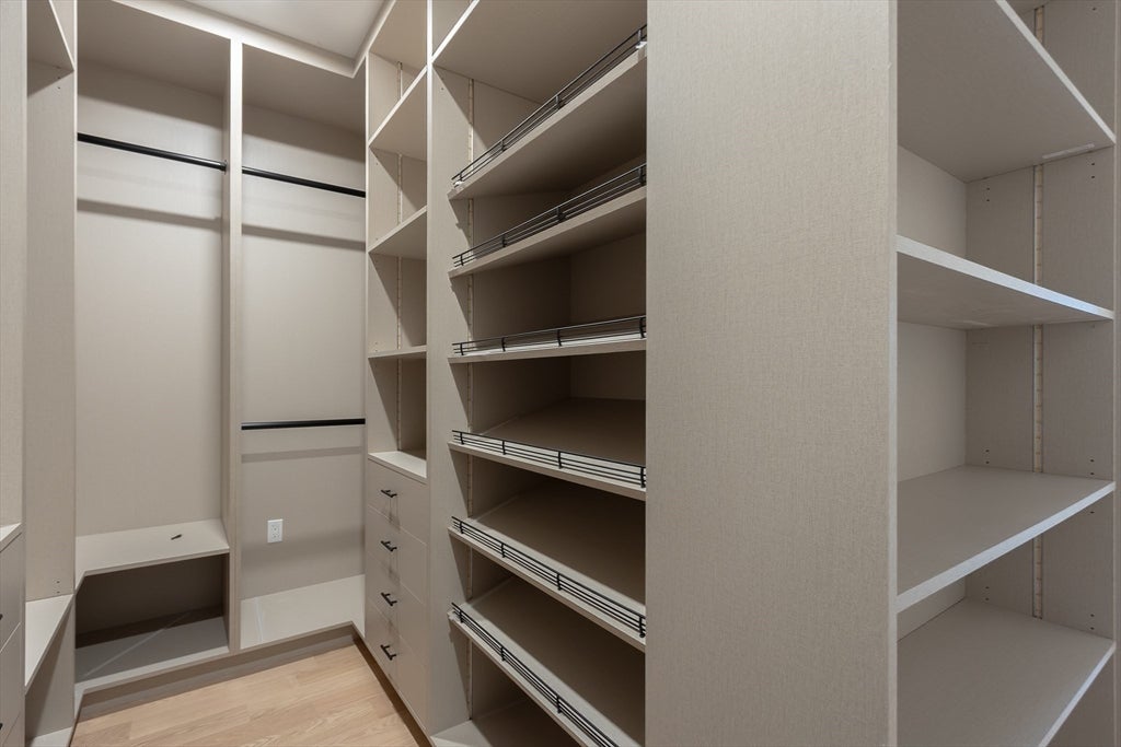 Newton, Massachusetts, 02461, United States, 5 Bedrooms Bedrooms, ,4 BathroomsBathrooms,Residential,Active,2013410