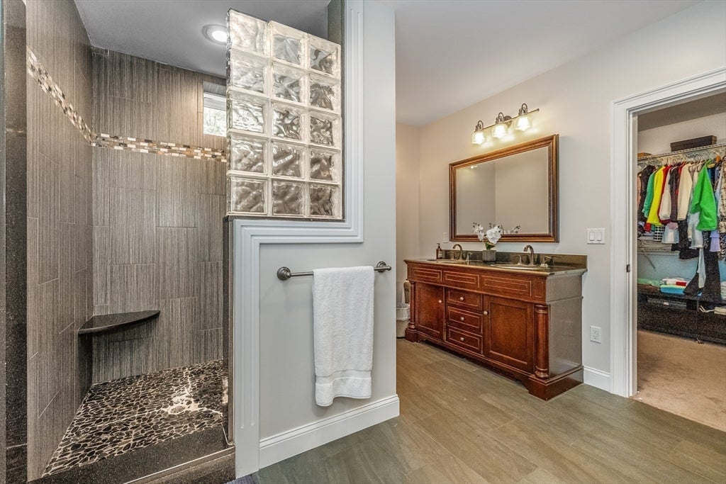 Woburn, Massachusetts, 01801, United States, 5 Bedrooms Bedrooms, ,5 BathroomsBathrooms,Residential,Active,1922298