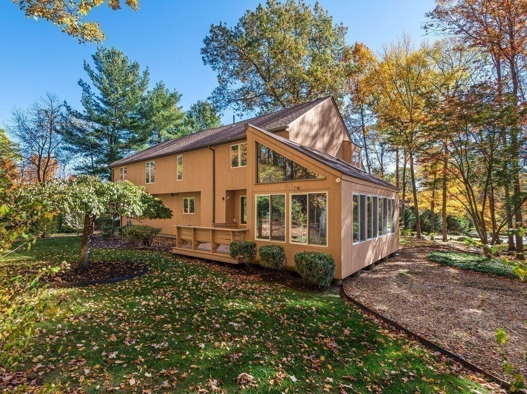 Shrewsbury, Massachusetts, 01545, United States, 4 Bedrooms Bedrooms, ,5 BathroomsBathrooms,Residential,Active,1968373