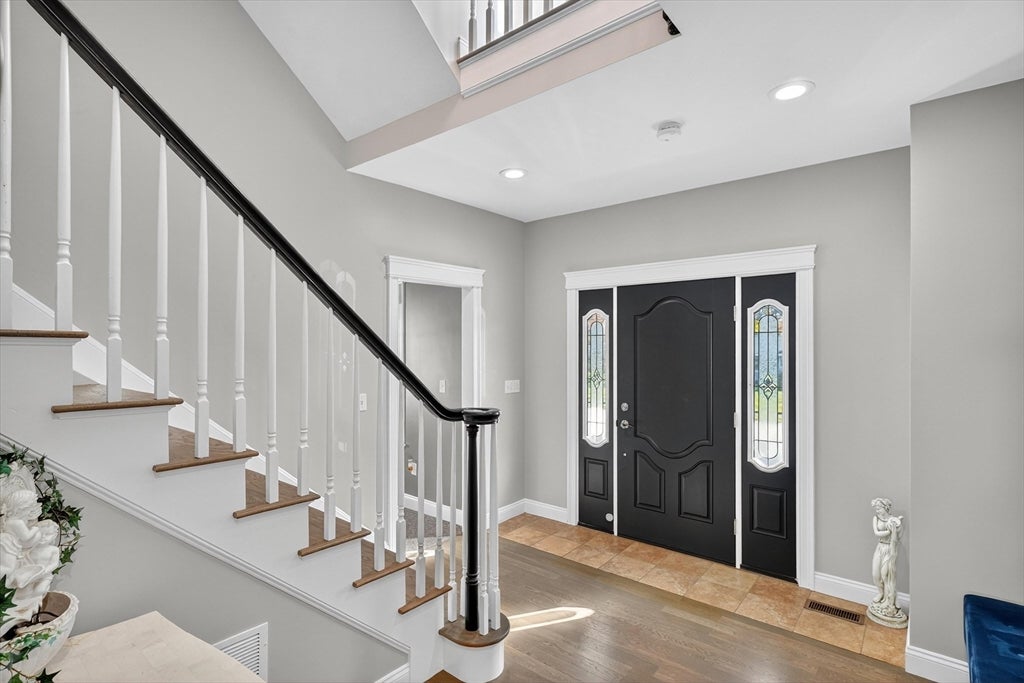 Danvers, Massachusetts, 01923, United States, 4 Bedrooms Bedrooms, ,4 BathroomsBathrooms,Residential,Active,1992274