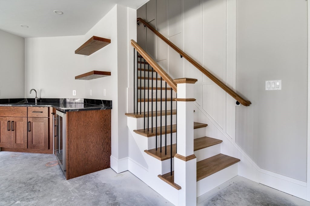 Hopkinton, Massachusetts, 01748, United States, 5 Bedrooms Bedrooms, ,6 BathroomsBathrooms,Residential,Active,1781577