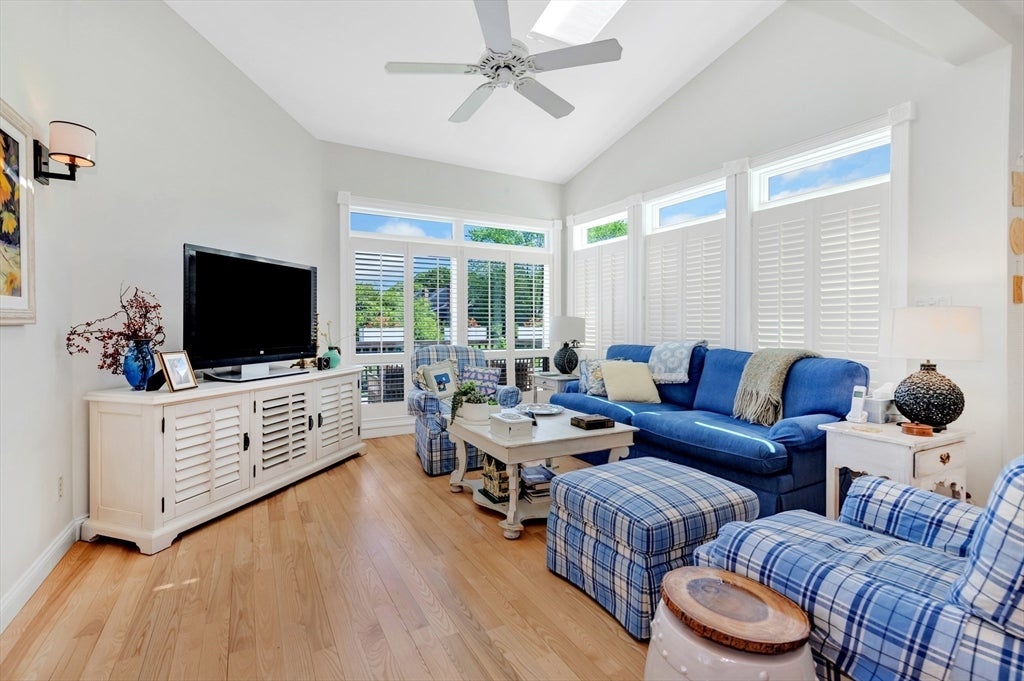 Gloucester, Massachusetts, 01930, United States, 4 Bedrooms Bedrooms, ,3 BathroomsBathrooms,Residential,Active,1929470