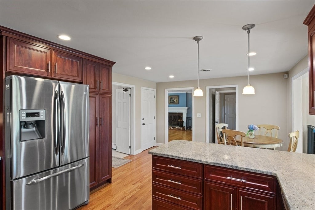 Foxboro, Massachusetts, 02035, United States, 5 Bedrooms Bedrooms, ,4 BathroomsBathrooms,Residential,Active,1904724