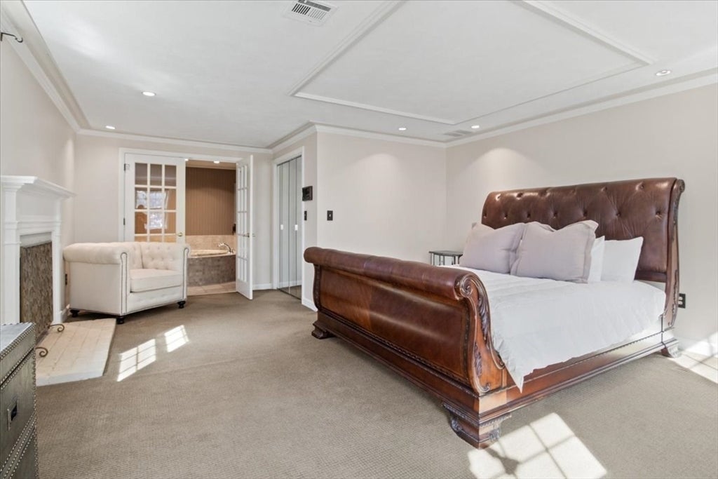 Medfield, Massachusetts, 02052, United States, 5 Bedrooms Bedrooms, ,4 BathroomsBathrooms,Residential,Active,1790178