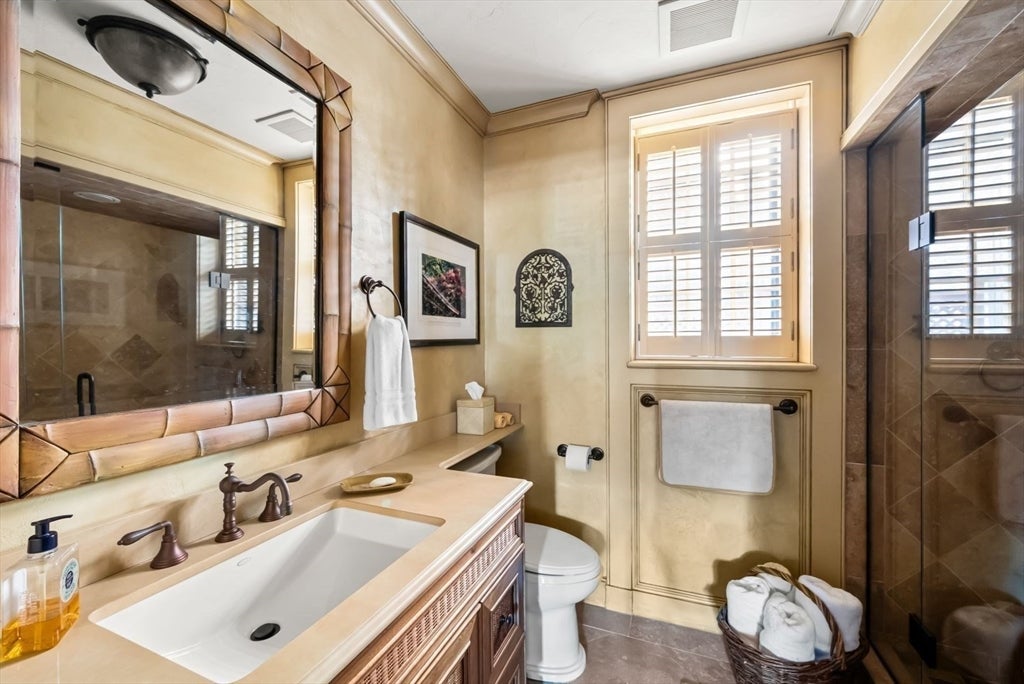 Boston, Massachusetts, 02108, United States, 3 Bedrooms Bedrooms, ,4 BathroomsBathrooms,Residential,Active,1960165