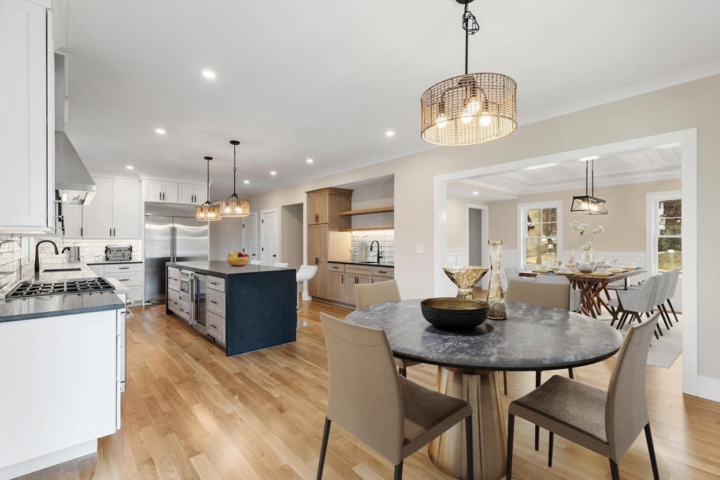 Wakefield, Massachusetts, 01880, United States, 4 Bedrooms Bedrooms, ,4 BathroomsBathrooms,Residential,Active,2010201