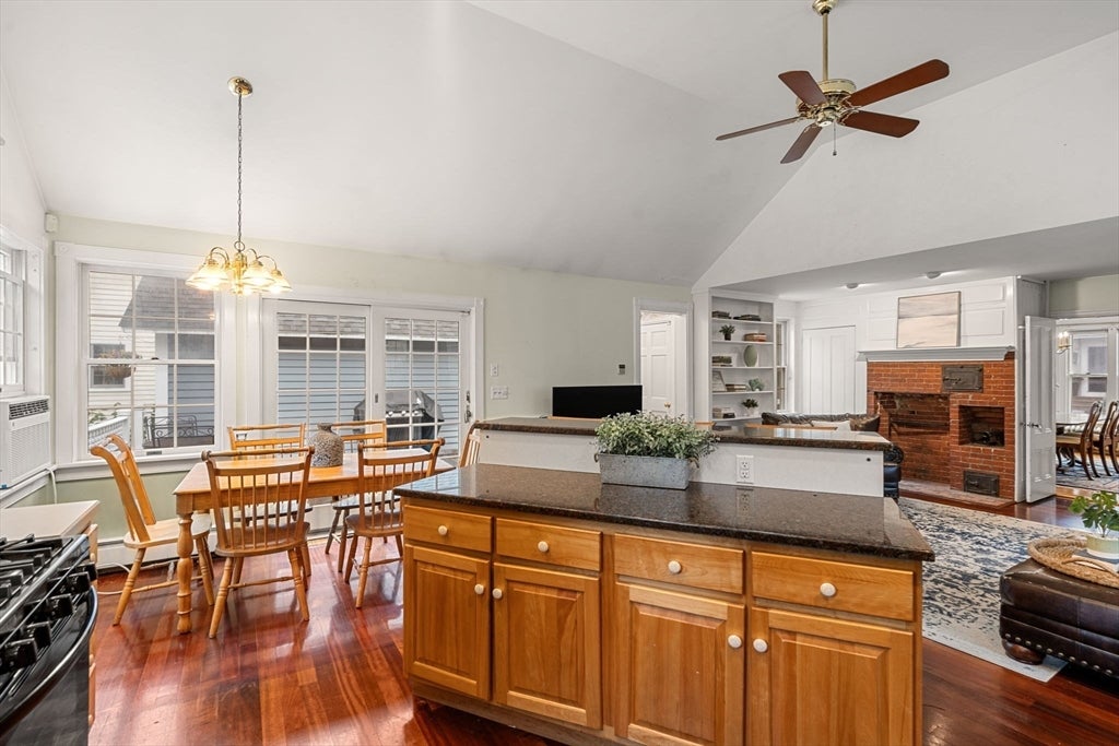 Newburyport, Massachusetts, 01950, United States, 3 Bedrooms Bedrooms, ,2 BathroomsBathrooms,Residential,Active,1922344