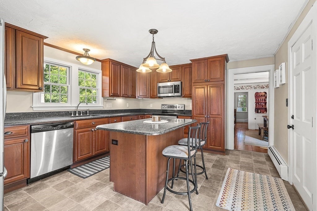 Beverly, Massachusetts, 01915, United States, 3 Bedrooms Bedrooms, ,2 BathroomsBathrooms,Residential,Active,1936404