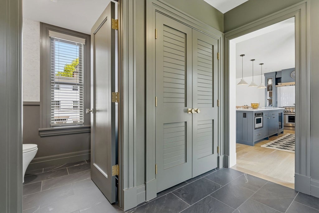 Newburyport, Massachusetts, 01950, United States, 3 Bedrooms Bedrooms, ,3 BathroomsBathrooms,Residential,Active,2045757