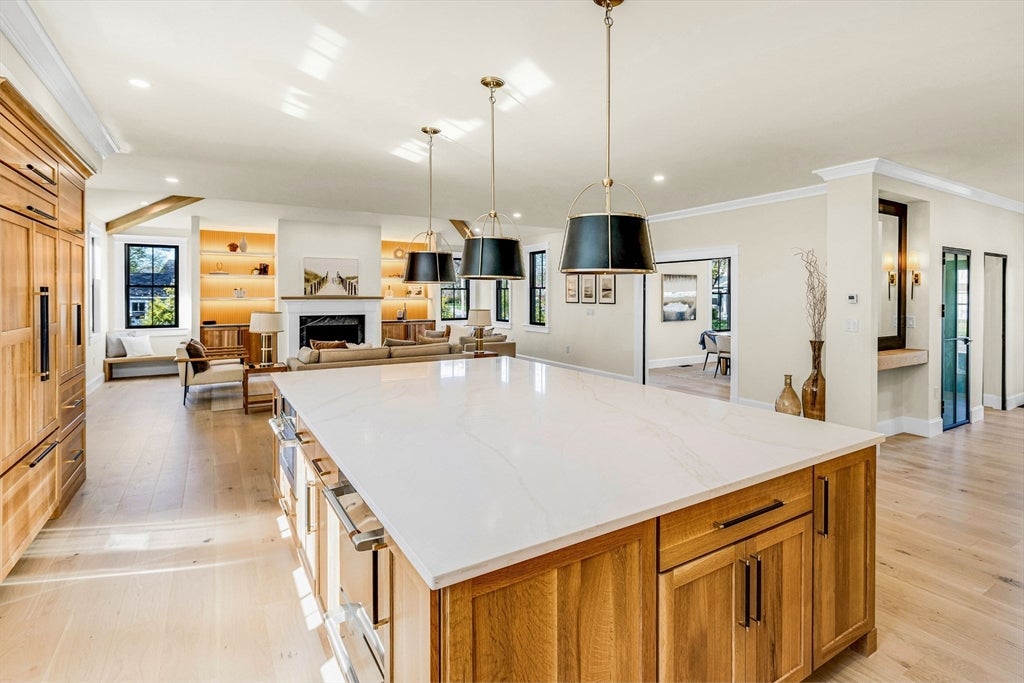 Newburyport, Massachusetts, 01950, United States, 4 Bedrooms Bedrooms, ,6 BathroomsBathrooms,Residential,Active,2043835