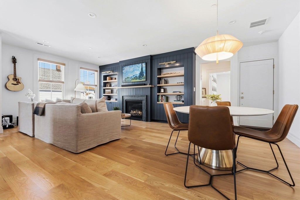 Newburyport, Massachusetts, 01950, United States, 3 Bedrooms Bedrooms, ,3 BathroomsBathrooms,Residential,Active,2045757