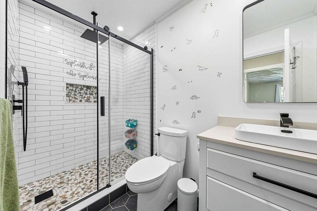 Smithfield, Rhode Island, 02917, United States, 3 Bedrooms Bedrooms, ,2 BathroomsBathrooms,Residential,Active,1963267