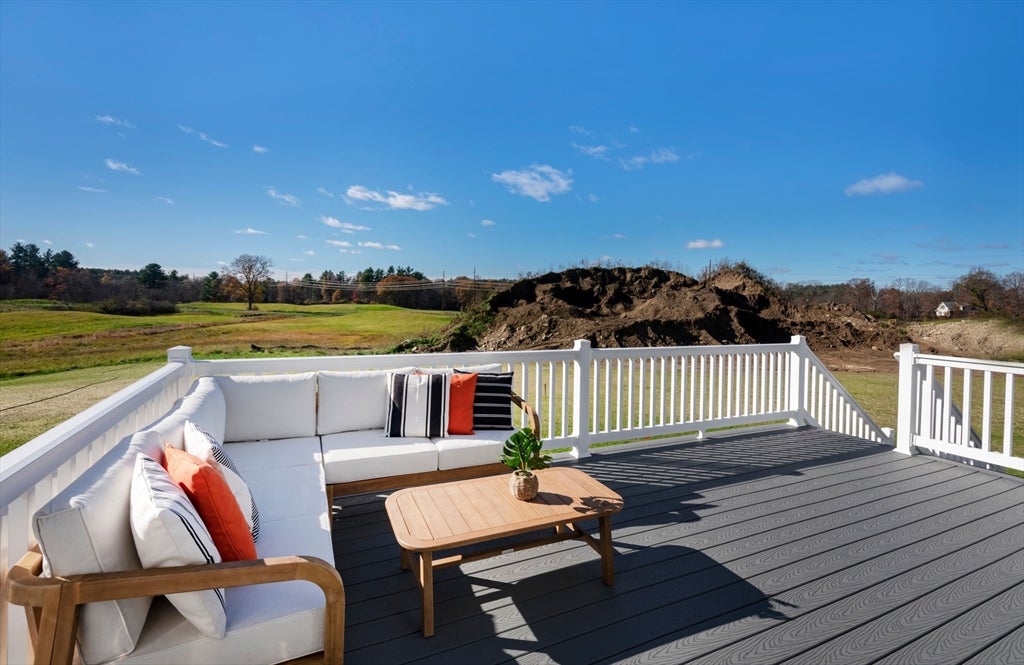 Hudson, New Hampshire, 03051, United States, 5 Bedrooms Bedrooms, ,4 BathroomsBathrooms,Residential,Active,2008017