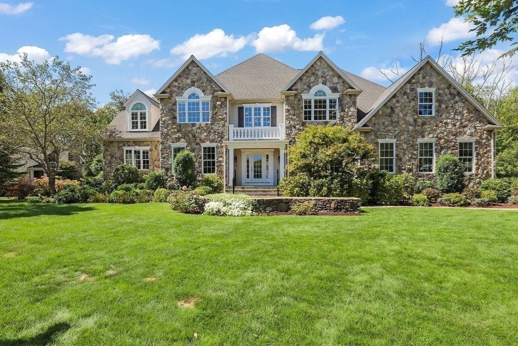 North Attleboro, Massachusetts, 02760, United States, 5 Bedrooms Bedrooms, ,6 BathroomsBathrooms,Residential,Active,1934825 North Attleboro, Massachusetts, 02760, United States, 5 Bedrooms Bedrooms, ,6 BathroomsBathrooms,Residential,Active,1934825