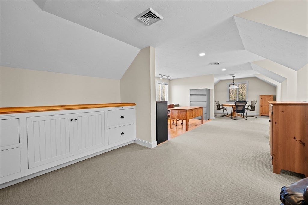 Pittsfield, New Hampshire, 03263, United States, 4 Bedrooms Bedrooms, ,5 BathroomsBathrooms,Residential,Active,1860238