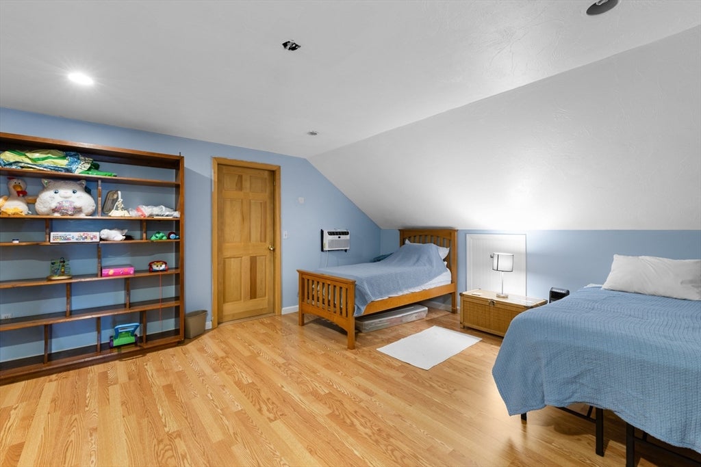 Middleboro, Massachusetts, 02346, United States, 4 Bedrooms Bedrooms, ,5 BathroomsBathrooms,Residential,Active,1858668