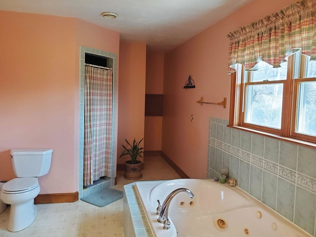 Westborough, Massachusetts, 01581, United States, 6 Bedrooms Bedrooms, ,3 BathroomsBathrooms,Residential,Active,1992250