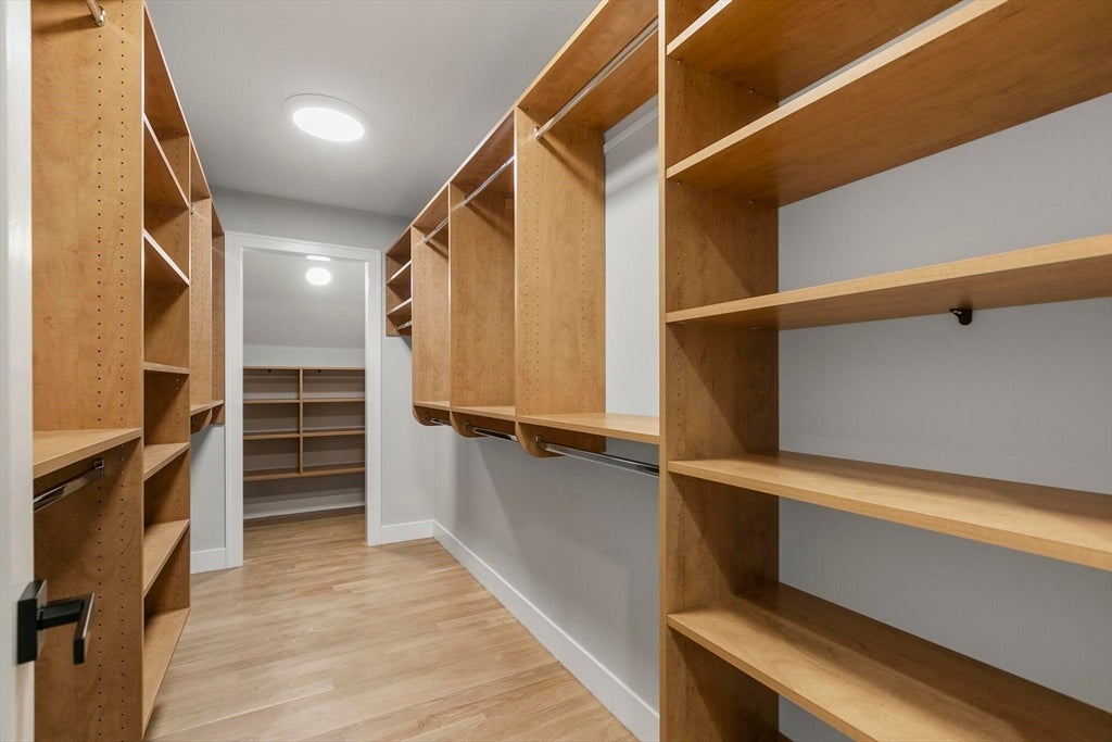 Burlington, Massachusetts, 01803, United States, 5 Bedrooms Bedrooms, ,5 BathroomsBathrooms,Residential,Active,1909077