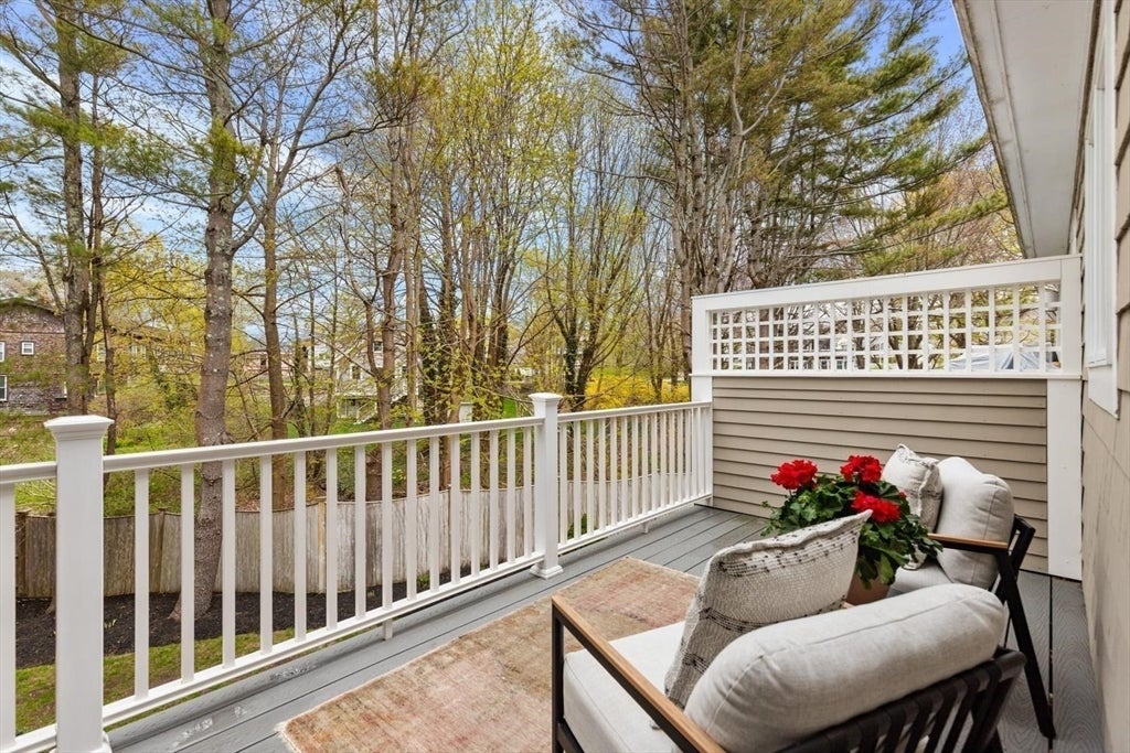 Gloucester, Massachusetts, 01930, United States, 2 Bedrooms Bedrooms, ,3 BathroomsBathrooms,Residential,Active,2043789