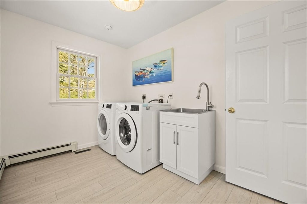 Bourne, Massachusetts, 02532, United States, 4 Bedrooms Bedrooms, ,4 BathroomsBathrooms,Residential,Active,2052070