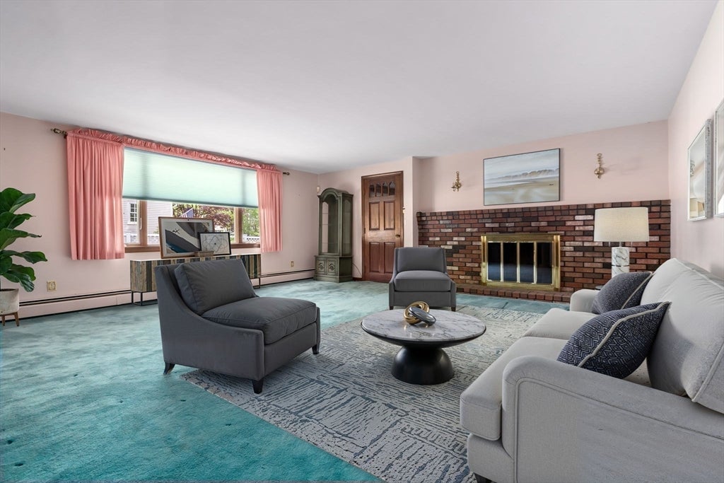 Gloucester, Massachusetts, 01930, United States, 3 Bedrooms Bedrooms, ,3 BathroomsBathrooms,Residential,Active,1849486