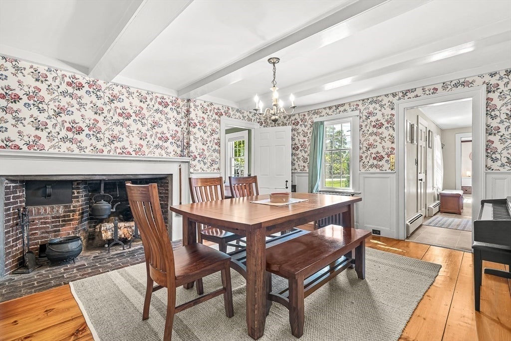 Beverly, Massachusetts, 01915, United States, 3 Bedrooms Bedrooms, ,2 BathroomsBathrooms,Residential,Active,1936404