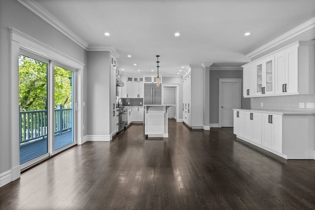 Newton, Massachusetts, 02460, United States, 5 Bedrooms Bedrooms, ,4 BathroomsBathrooms,Residential,Active,1934756