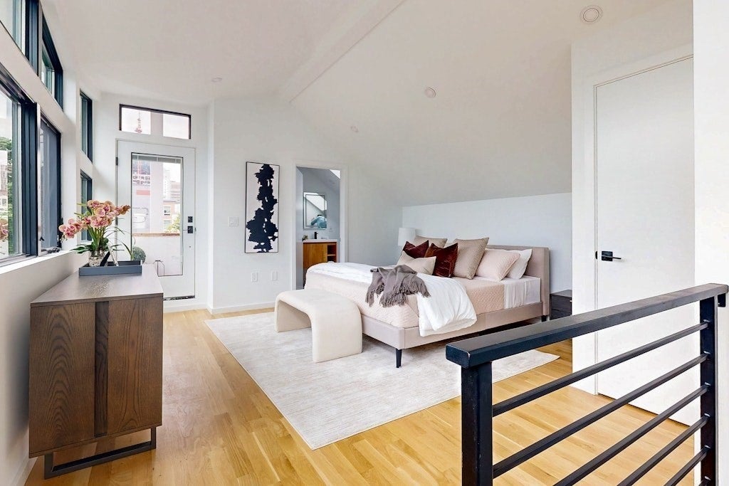 Cambridge, Massachusetts, 02141, United States, 3 Bedrooms Bedrooms, ,3 BathroomsBathrooms,Residential,Active,1945532