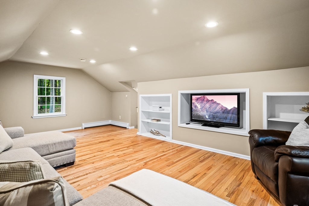 Boxford, Massachusetts, 01921, United States, 3 Bedrooms Bedrooms, ,4 BathroomsBathrooms,Residential,Active,1990670