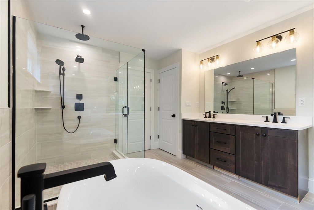 Medford, Massachusetts, 02155, United States, 5 Bedrooms Bedrooms, ,4 BathroomsBathrooms,Residential,Active,1992266