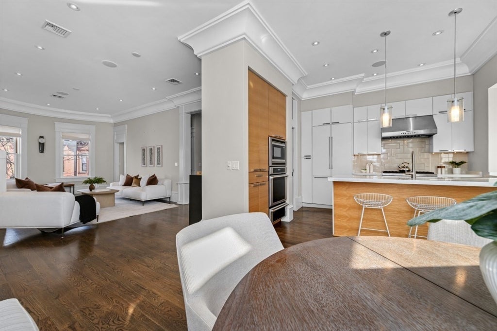 Boston, Massachusetts, 02118, United States, 3 Bedrooms Bedrooms, ,3 BathroomsBathrooms,Residential,Active,2010917