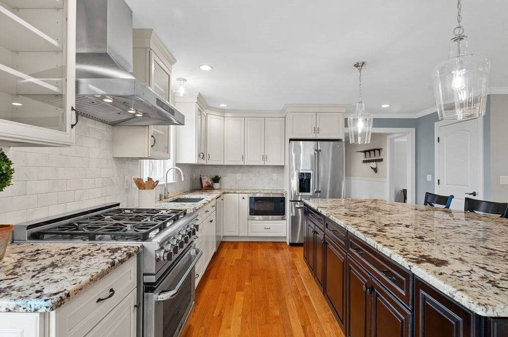 West Newbury, Massachusetts, 01985, United States, 4 Bedrooms Bedrooms, ,4 BathroomsBathrooms,Residential,Active,1986888