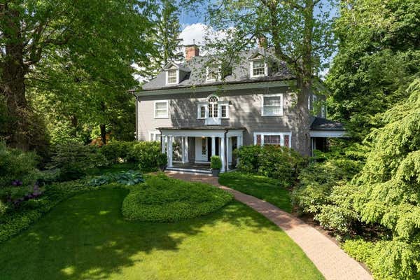 27 SUFFOLK RD, CHESTNUT HILL, MA 02467 - Image 1