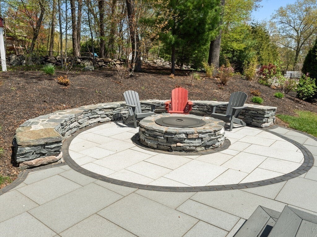 Shrewsbury, Massachusetts, 01545, United States, 4 Bedrooms Bedrooms, ,5 BathroomsBathrooms,Residential,Active,1810422