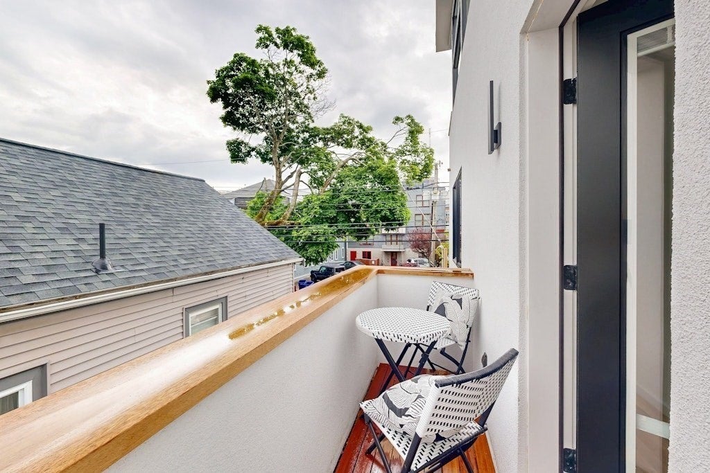 Cambridge, Massachusetts, 02141, United States, 3 Bedrooms Bedrooms, ,3 BathroomsBathrooms,Residential,Active,1945532