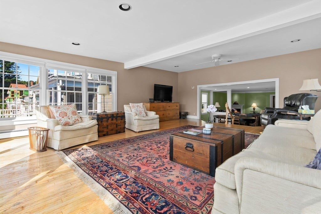 Amesbury, Massachusetts, 01913, United States, 3 Bedrooms Bedrooms, ,3 BathroomsBathrooms,Residential,Active,1929678