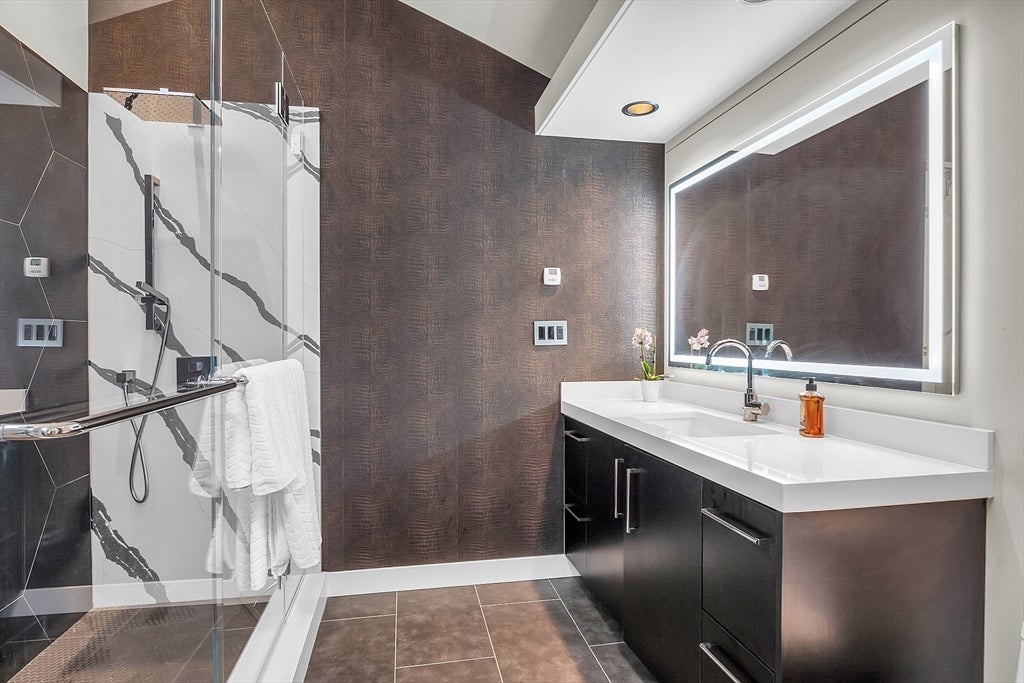 Lynnfield, Massachusetts, 01940, United States, 4 Bedrooms Bedrooms, ,3 BathroomsBathrooms,Residential,Active,1885013