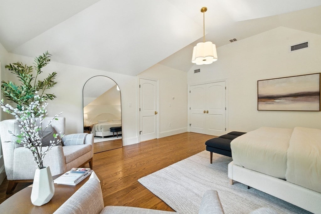 Brookline, Massachusetts, 02446, United States, 4 Bedrooms Bedrooms, ,4 BathroomsBathrooms,Residential,Active,1806604
