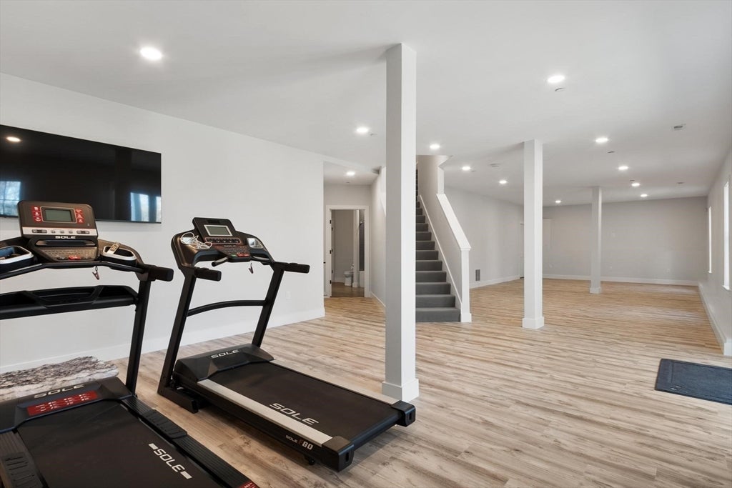 Hopkinton, Massachusetts, 01748, United States, 4 Bedrooms Bedrooms, ,6 BathroomsBathrooms,Residential,Active,2044538