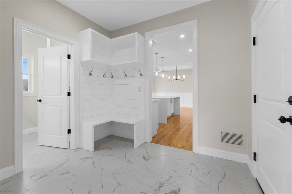 Dartmouth, Massachusetts, 02748, United States, 5 Bedrooms Bedrooms, ,4 BathroomsBathrooms,Residential,Active,1997881