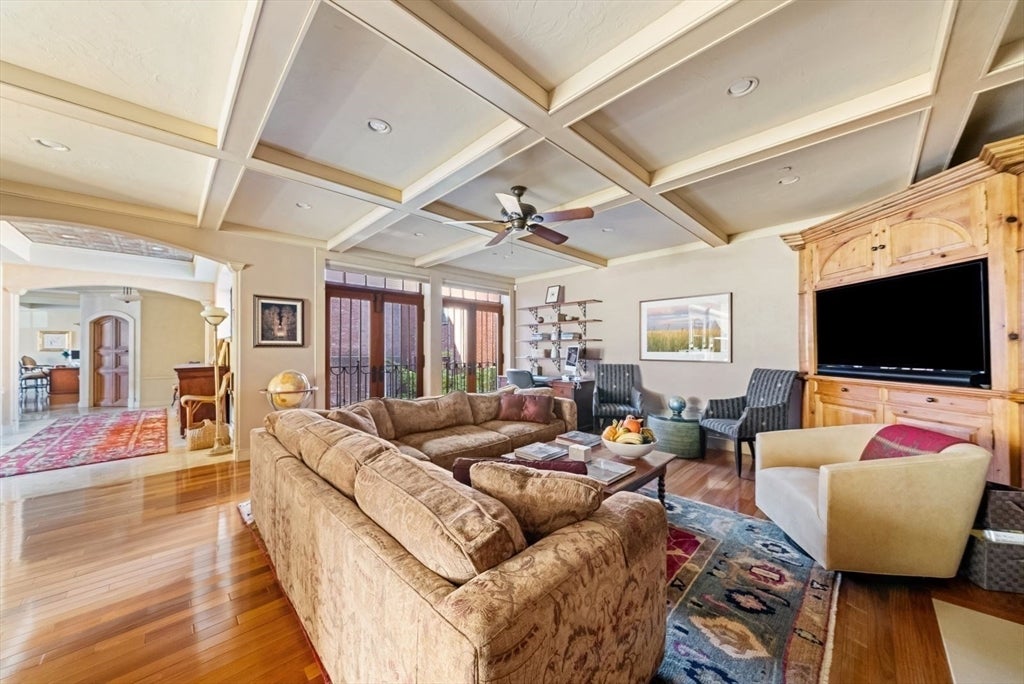 Boston, Massachusetts, 02108, United States, 3 Bedrooms Bedrooms, ,4 BathroomsBathrooms,Residential,Active,1960165