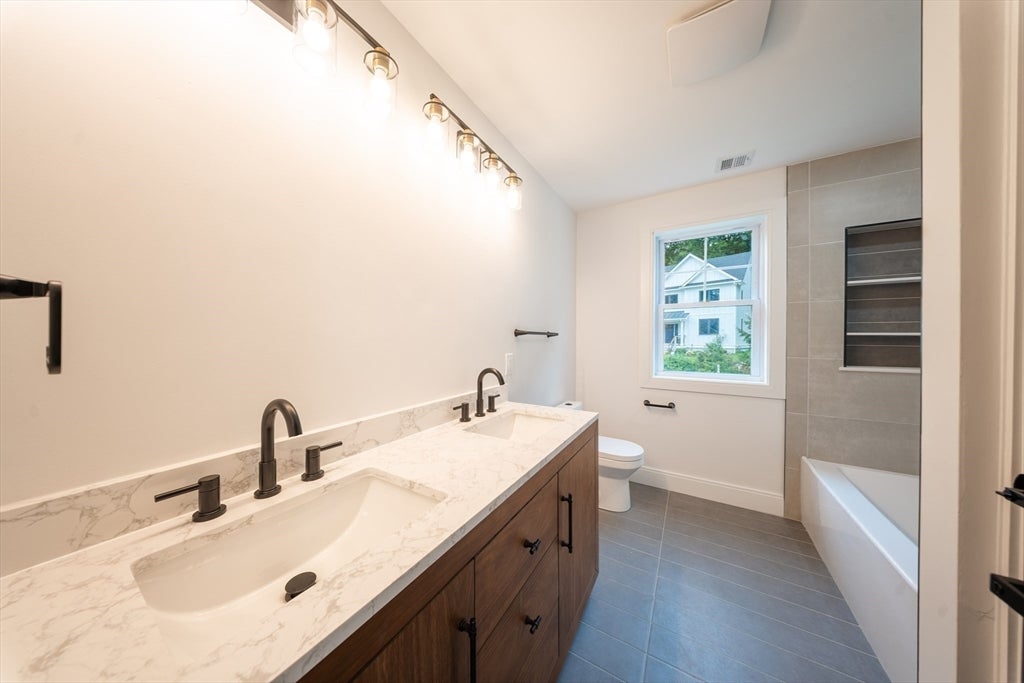 Southborough, Massachusetts, 01772, United States, 4 Bedrooms Bedrooms, ,5 BathroomsBathrooms,Residential,Active,2007207