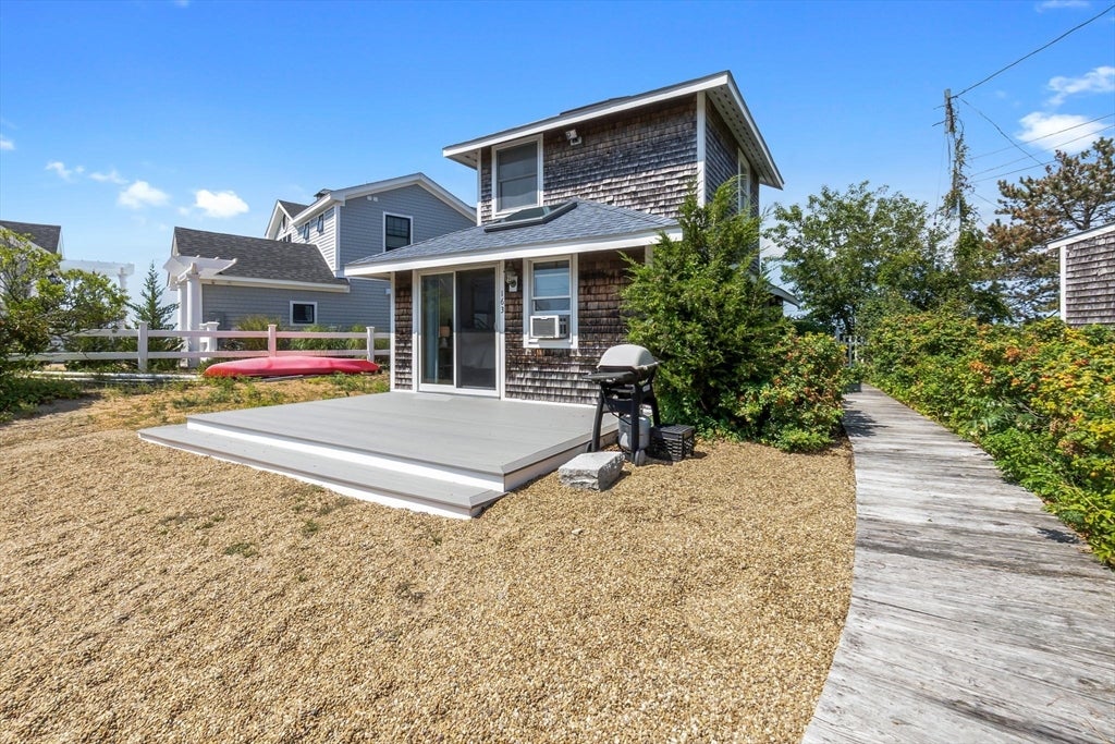 Newburyport, Massachusetts, 01950, United States, 2 Bedrooms Bedrooms, ,1 BathroomBathrooms,Residential,Active,1920272