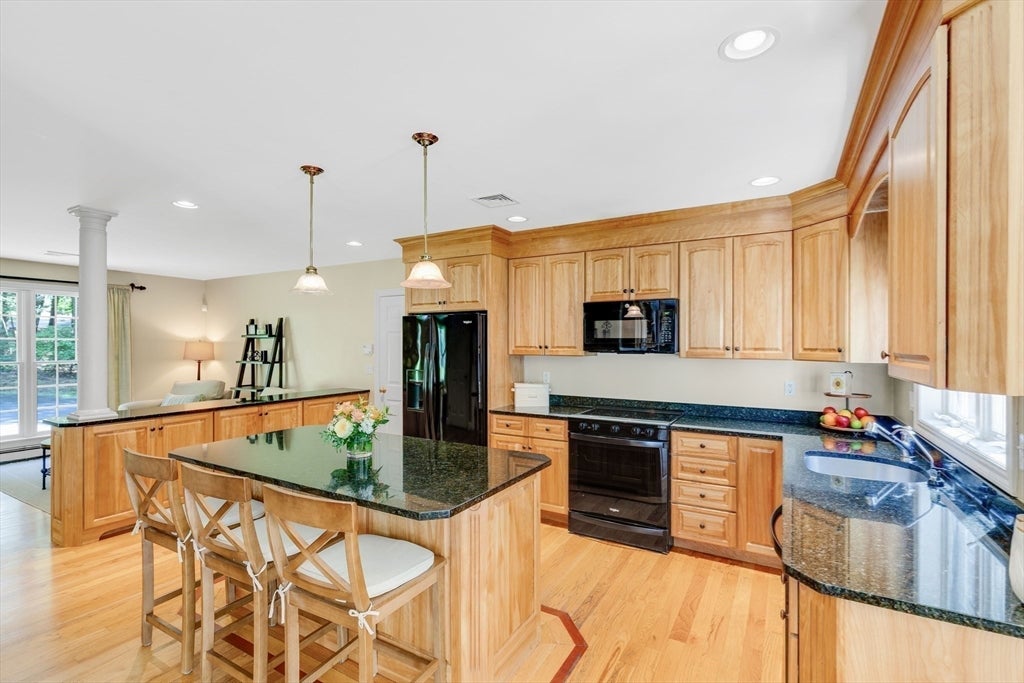 Ipswich, Massachusetts, 01938, United States, 4 Bedrooms Bedrooms, ,3 BathroomsBathrooms,Residential,Active,1922346