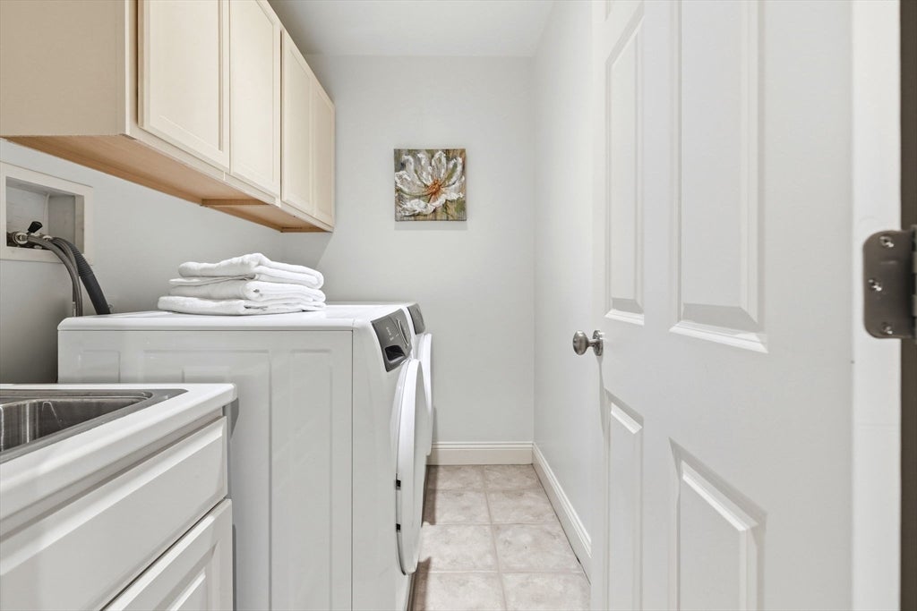 Concord, Massachusetts, 01742, United States, 6 Bedrooms Bedrooms, ,7 BathroomsBathrooms,Residential,Active,2044996